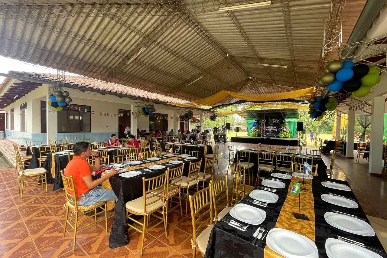 Terraza y áreas verdes de Eventos Peniel