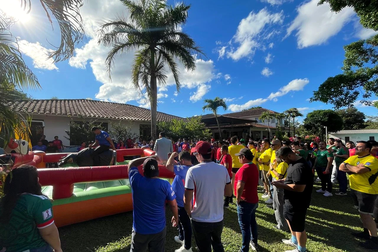 Vista exterior de las áreas verdes de Eventos Peniel