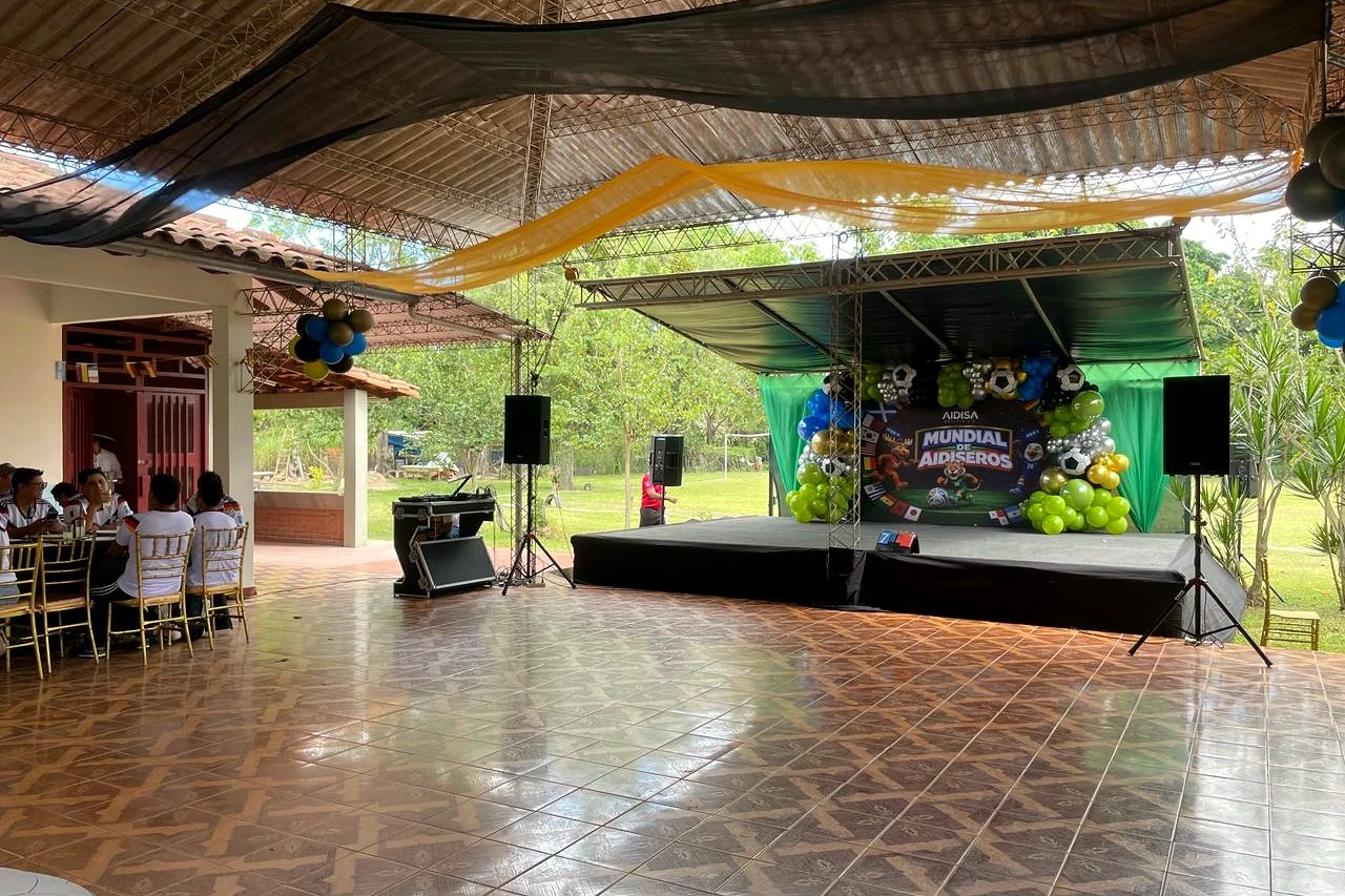 Escenario del salón de eventos de Eventos Peniel